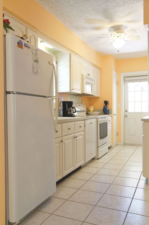 Gulf Cottage
Kitchen with Microwave,
Stove, Dishwasher and Fridge