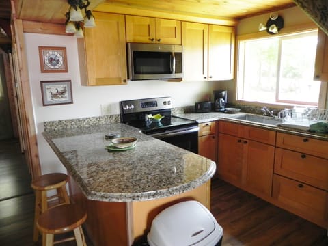 Kitchen, w/ granite countertops