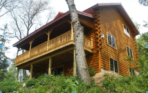 Beautiful picture of the outside of the cabin!!!