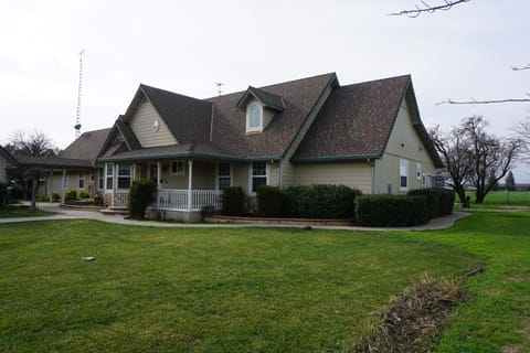 mainhouse sideview