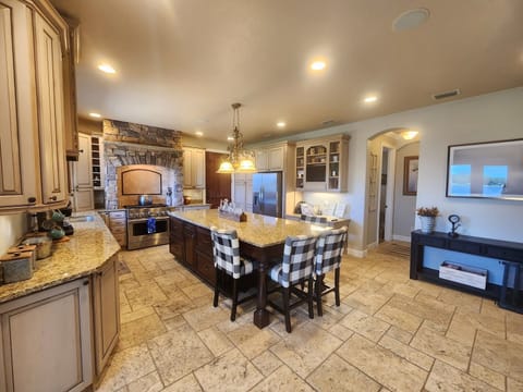 beautiful, spacious kitchen for entertaining