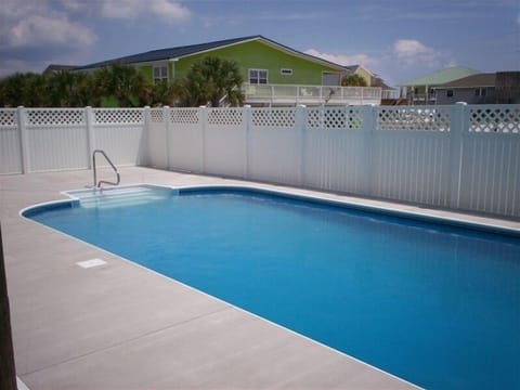 16 x 32 Private Pool