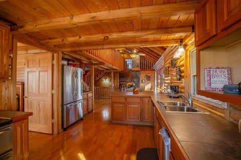 Large well equipped kitchen. 