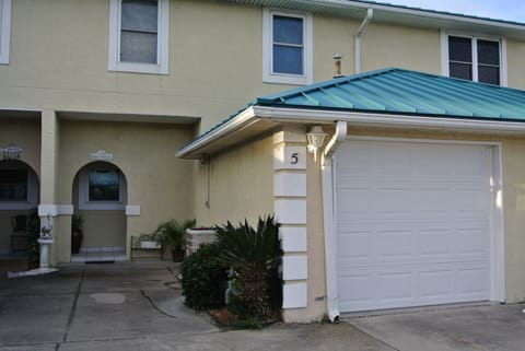 Private entrance with 1-car garage