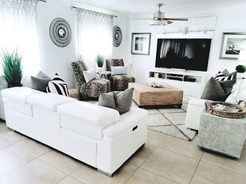 Spacious Living Room with Plenty of Seating