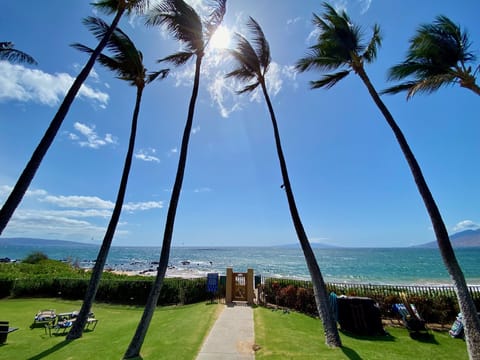 ENTRY WAY TO KEAWAKAPU BEACH