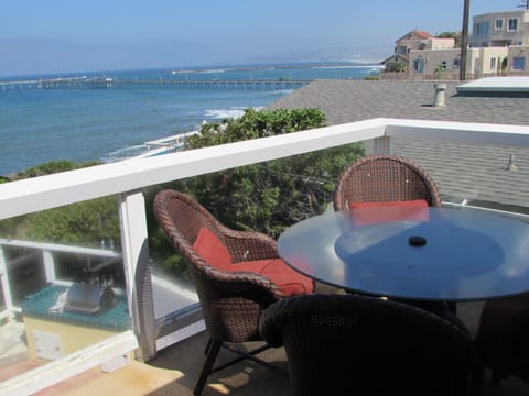 Dine al fresco....it doesn't get ANY BETTER than THIS!!!