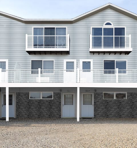 Stunningly beautifully renovated and designed 3-story 1,000 sq. ft. unit.