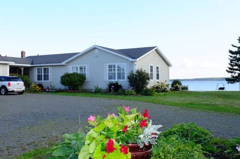 Bluewaters Retreat Vacation Home