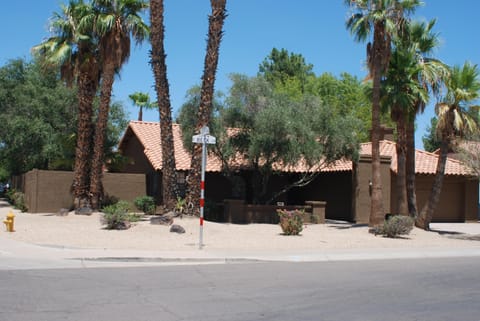 House is Close to Kierland Commons, Scottsdale Quarters and Desert Ridge