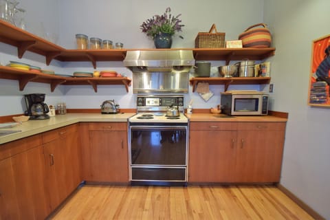 A gourmet kitchen suitable for Thanksgiving Dinner