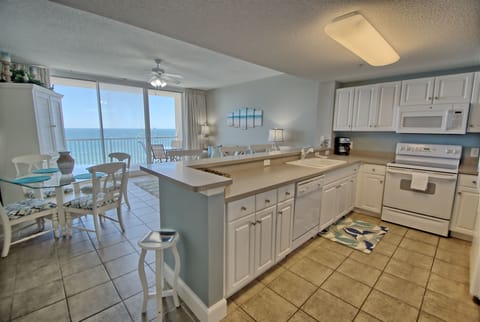 Unit 2206 kitchen and dining