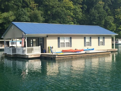 Bring your kayaks, seadoos, and other toys!