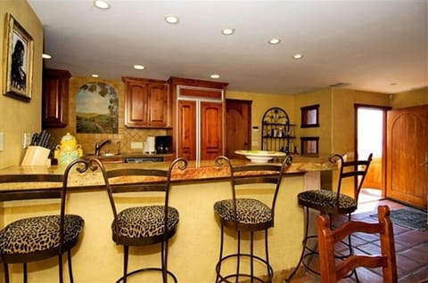 The Eats / MAMA'S KITCHEN #1