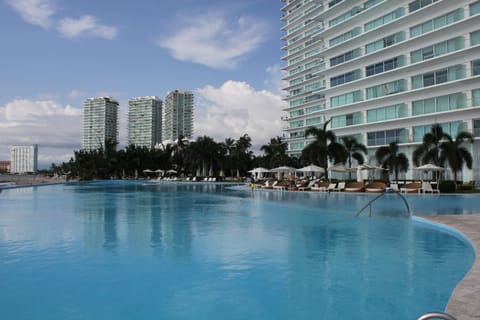 Peninsula Pool 300 Yards Long!!!