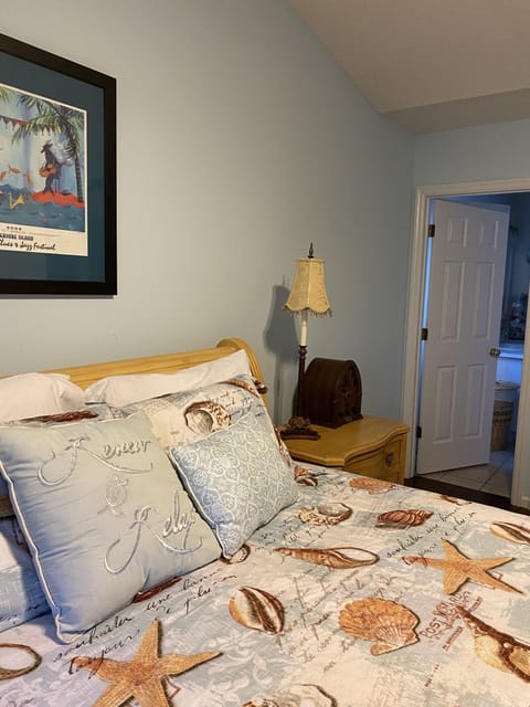 Master bedroom (Queen bed). Brand new mattress.