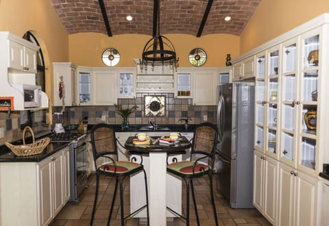 The Kitchen (La Cocina)