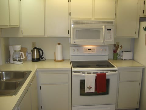 Fully equipped kitchen with everything you will need to prepare a gourmet dinner