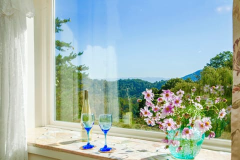 What a wonderful place to enjoy a glass of wine while gazing at nature's glory.