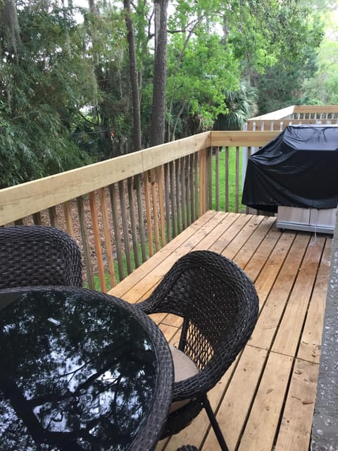 OUTDOOR DECK WITH NEW STAINLESS GAS  GRILL