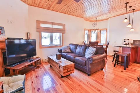 2 level, 2BR, 2.5BA home in central Davis, steps to pubs, river and restaurants.