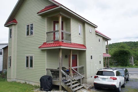 Cozy verandah and easily accessible BBQ.