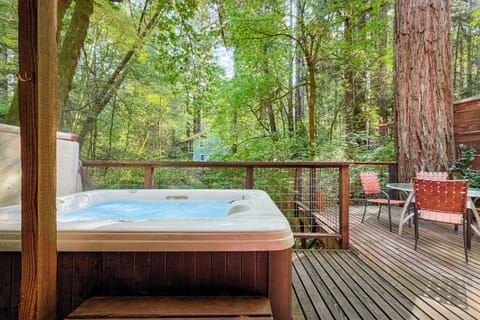 Spa on lower deck (new spa coming)