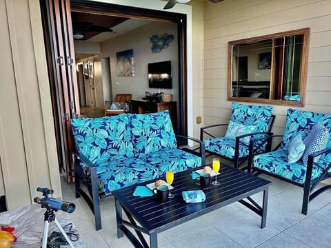 Enjoy in/out entertainment area through the panoramic doors.