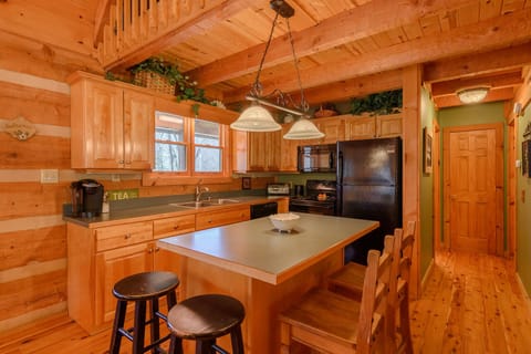 Center Kitchen Island with Dining for 4 Guests