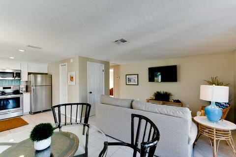 Anna Cabana B dining room view to living room