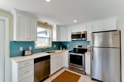 Anna Cabana B kitchen