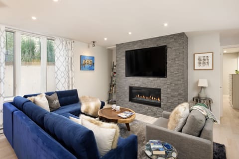 Stylish and updated living room with gas fireplace, sectional sofa & sonos