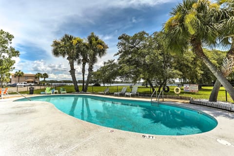 Community Amenities | 2 Pools