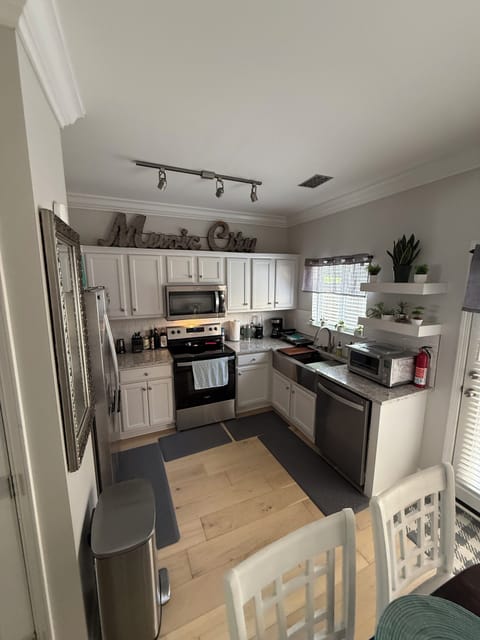 Newly renovated kitchen, granite countertops, farm sink, new appliances