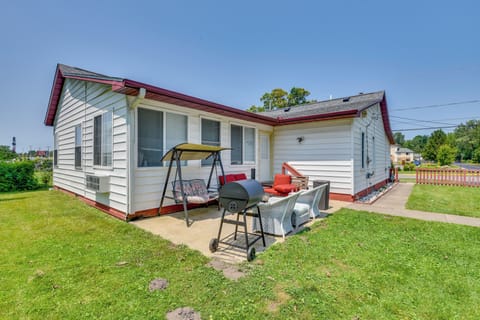 Sawyer Vacation Rental | 3BR | 1.5BA | 1,000 Sq Ft | Stairs to Enter