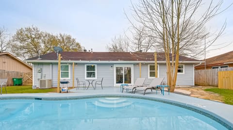 Your Private Retreat Awaits – Dive In!
