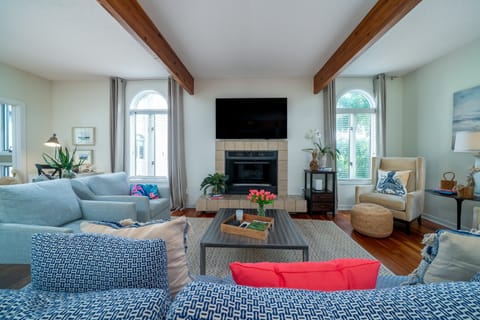 Welcome to 3017 Ocean Winds Villa. A stunning 2 bedroom plus property!!