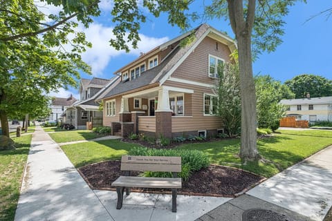 The Veterans Memorial Bench is a meeting place for locals of all ages!