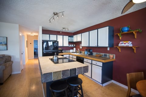 Fully equipped kitchen with high quality pots and pans