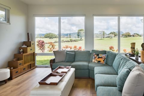 Living-room with Mountain and Golf Course View