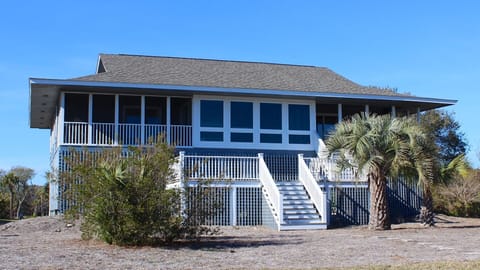 This beachhome is very close to the clubhouse and has golf and ocean views!