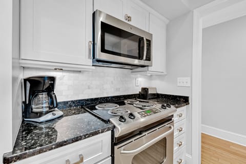 Regular drip coffee maker and toaster