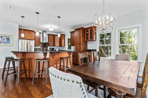 Additional counter seating at kitchen island