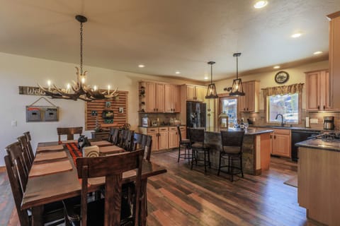 The breakfast bar is perfect for enjoying your morning coffee, and wildlife.
