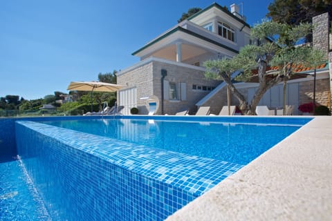 Infinity pool. 
