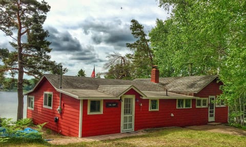 Driveway side of the cottage.