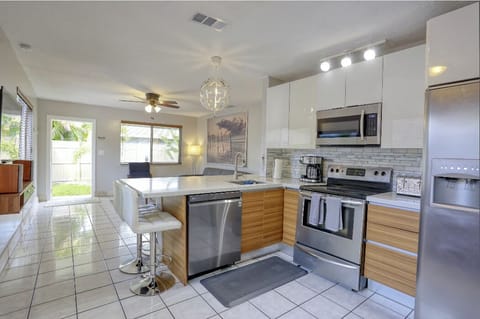 Full Equipped Kitchen with Dishwasher, Toaster, Coffee Maker, Etc. 