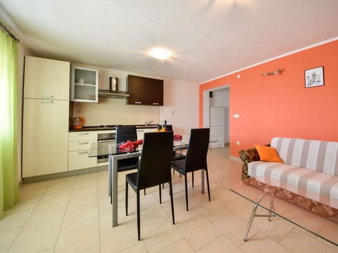 Room, Property, Furniture, Building, Interior Design, Real Estate, House, Floor, Living Room, Table