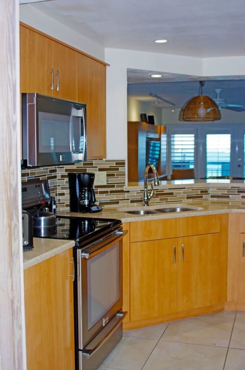 SEAPORT SERENITY @ Galleon Resort in Old Town—Beach-Pool-BBQ—Actual kitchen view