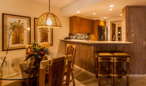 Dining area w fully-equipped kitchen and serving bar